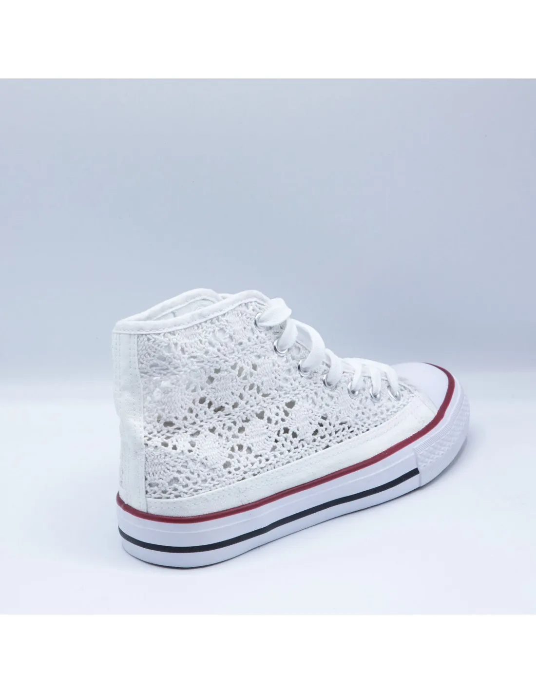 Baskets dentelle montantes blanches brodées femme semelle caoutchouc