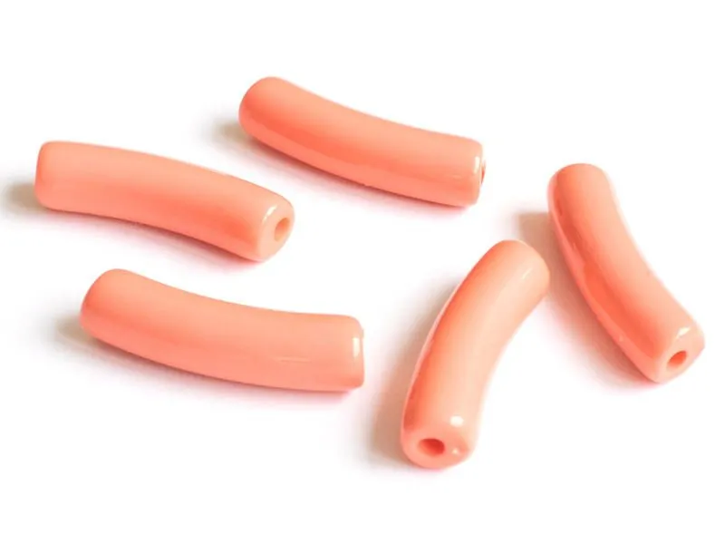 Réalisez des bijoux avec ce lot de perles tubes opaques corail !