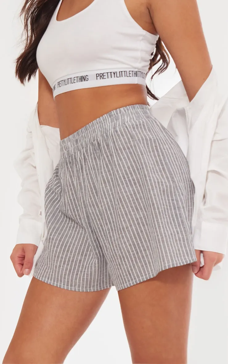 Short basique effet lin gris à rayures fines